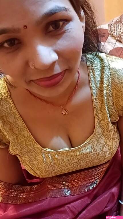 Indian Natural Beauty Bhabhi Sexy Nude Photos