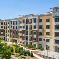 thecarolynapartments.com