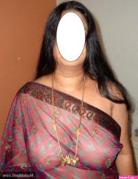 Mature Indian Aunty In Saree Exposes Huge Breasts Photos