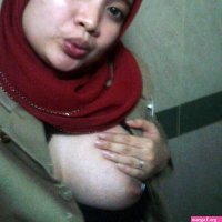 Hijab Arab Ngangkang