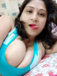 Chubby Indian bhabhi erotic sex photos