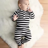 Body de Bebê Manga Longa Unissex Canelado Botes Listras Preto e
