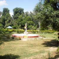File:Minare Pakistan symbol at Forest Park Changa Manga