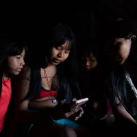 Fofocas e vcio em pornografia: tribo isolada enfrenta problemas aps se conectar à internet