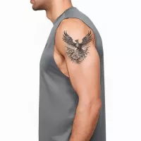 Diseño ilustrativo del tatuaje de fénix y rosas.