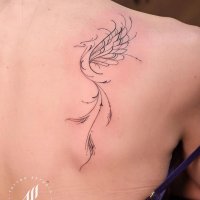 20 tatuajes de ave fénix: blanco y negro para mujer minimalista...
