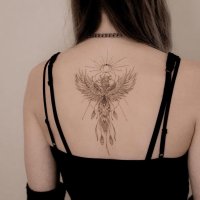 20 tatuajes de ave fénix: blanco y negro para mujer minimalista...