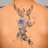 20 tatuajes de ave fénix: blanco y negro para mujer minimalista...