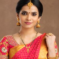 The Art of Pairing Sarees with a Simple Gold Mangalsutra Design.
