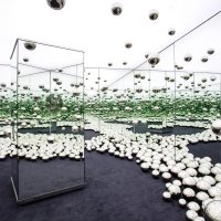 Yayoi Kusamas INFINITY MIRRORED ROOM