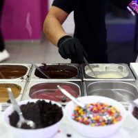 Loja vende crepes e gelados em forma de pachachas e mangalhos