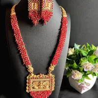 Sarees With Matching Jewelry