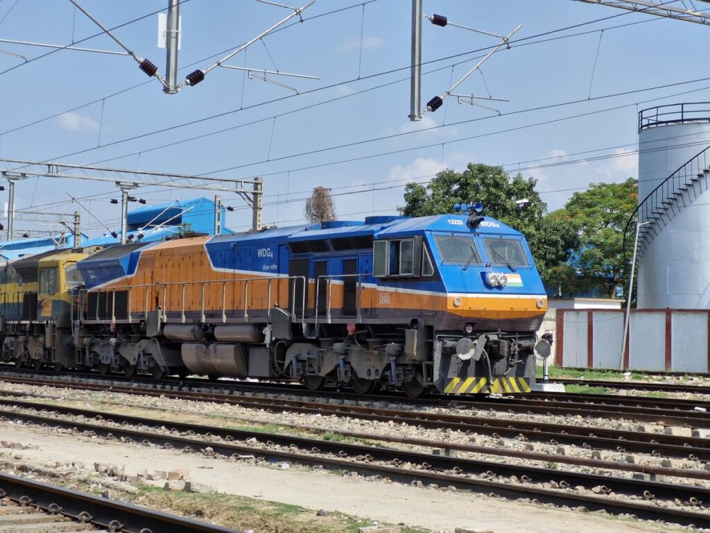 rail-gaddi-mangal-singh320.jpg
